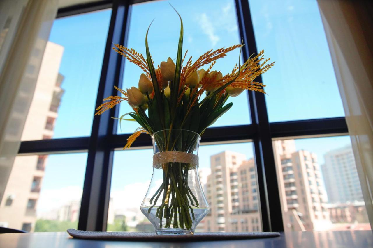 City Center Appartment At Buzand St. Ереван Екстериор снимка