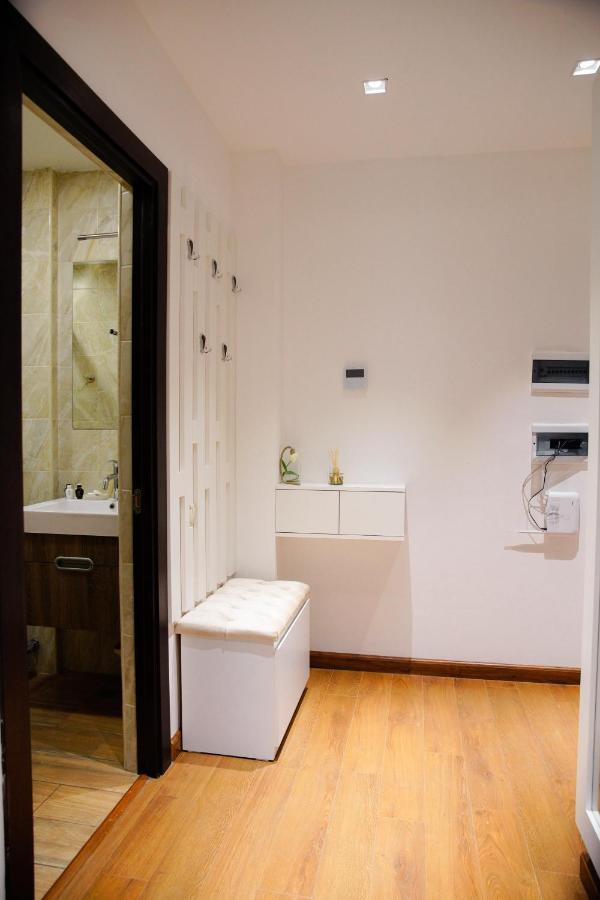 City Center Appartment At Buzand St. Ереван Екстериор снимка