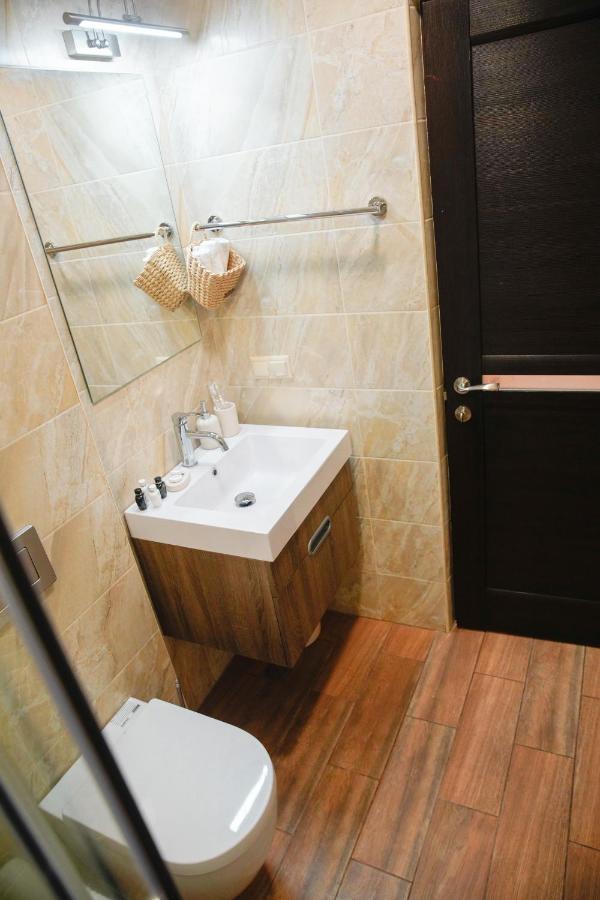 City Center Appartment At Buzand St. Ереван Екстериор снимка