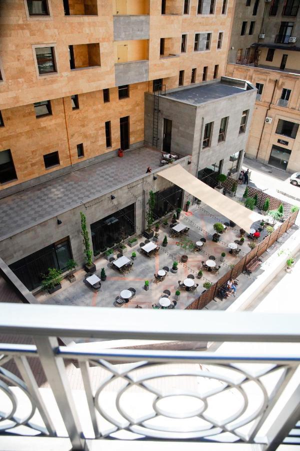 City Center Appartment At Buzand St. Ереван Екстериор снимка