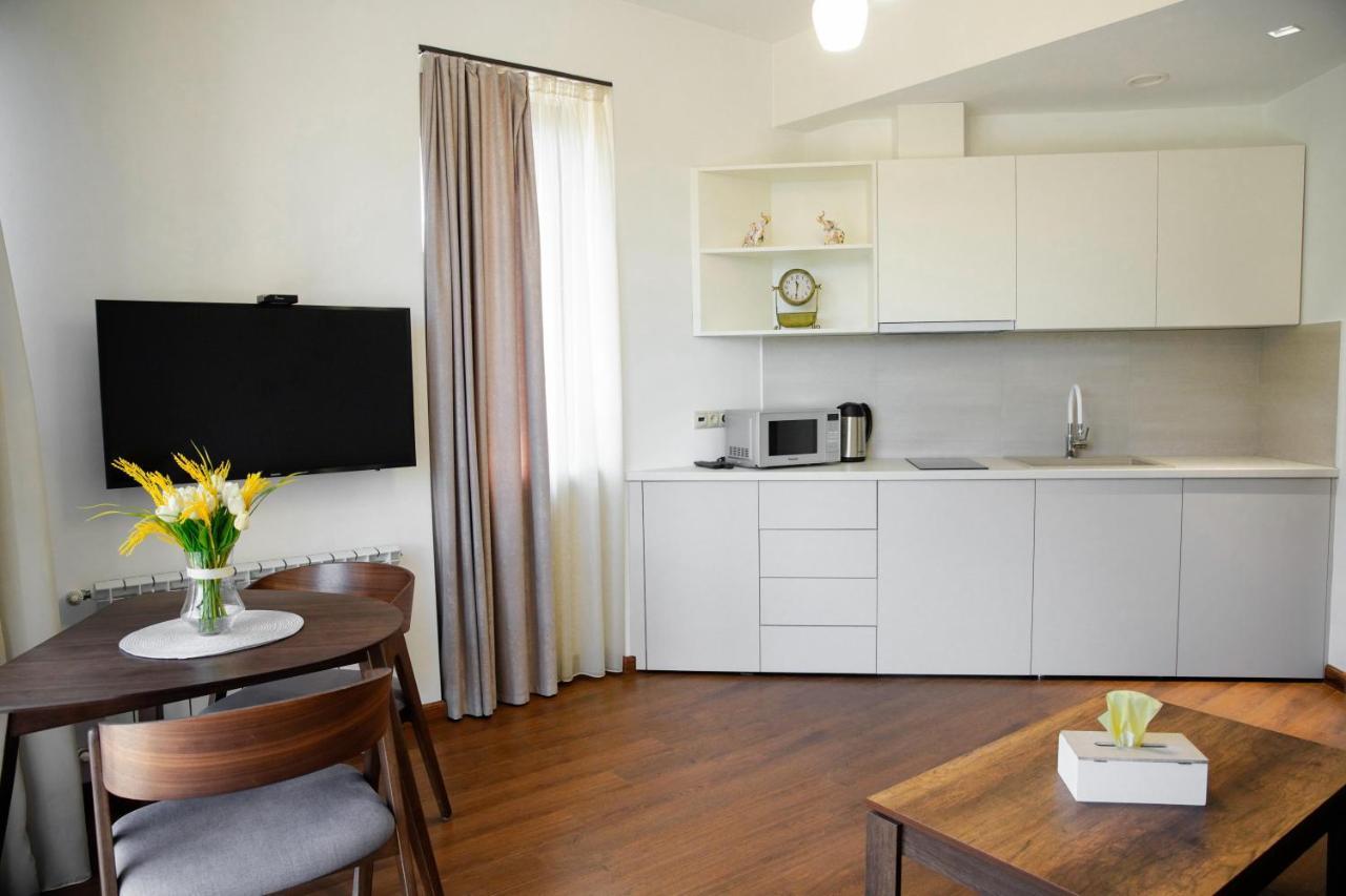 City Center Appartment At Buzand St. Ереван Екстериор снимка