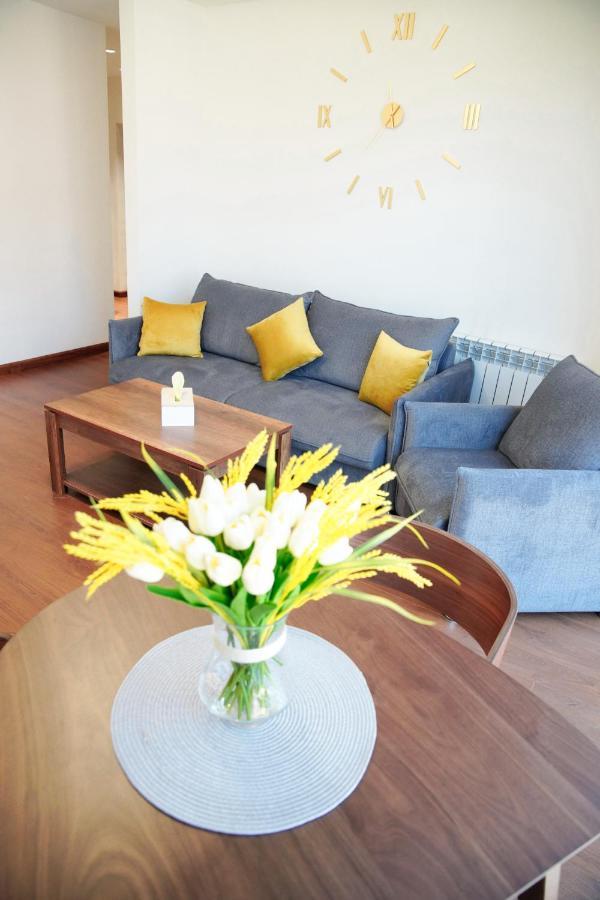 City Center Appartment At Buzand St. Ереван Екстериор снимка
