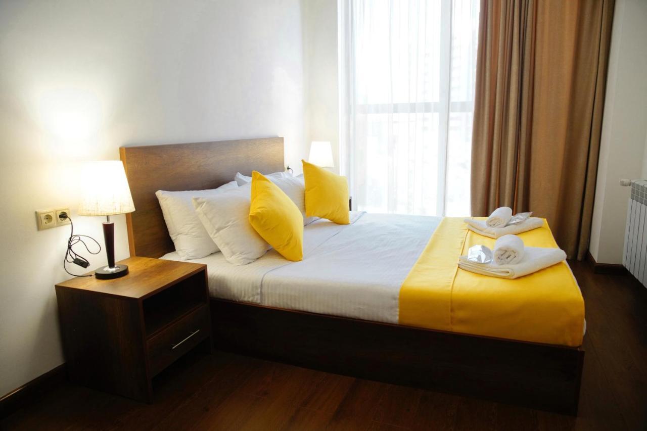 City Center Appartment At Buzand St. Ереван Екстериор снимка